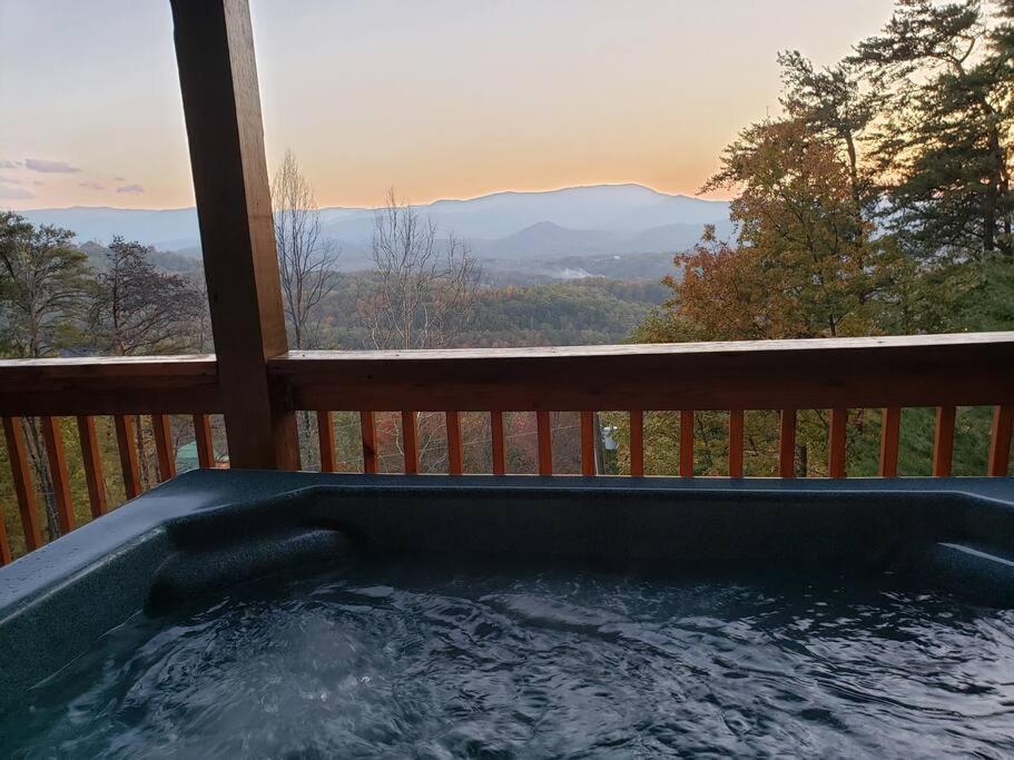 Yogi'S Den: Breathtaking Views! 3 Min To Dollywood, On 1 Acre! Villa Sevierville Luaran gambar