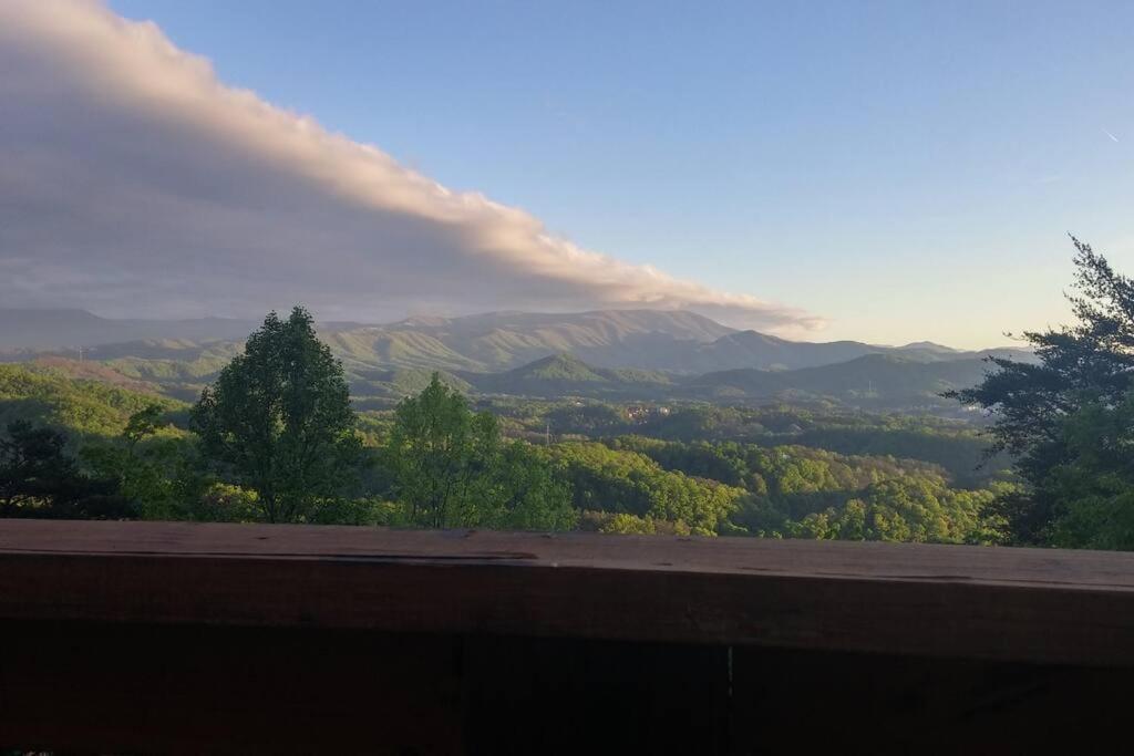 Yogi'S Den: Breathtaking Views! 3 Min To Dollywood, On 1 Acre! Villa Sevierville Luaran gambar