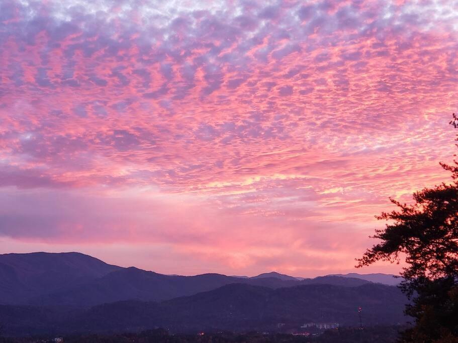 Yogi'S Den: Breathtaking Views! 3 Min To Dollywood, On 1 Acre! Villa Sevierville Luaran gambar